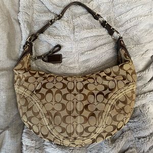 Coach jacquard signature hobo shoulder bag